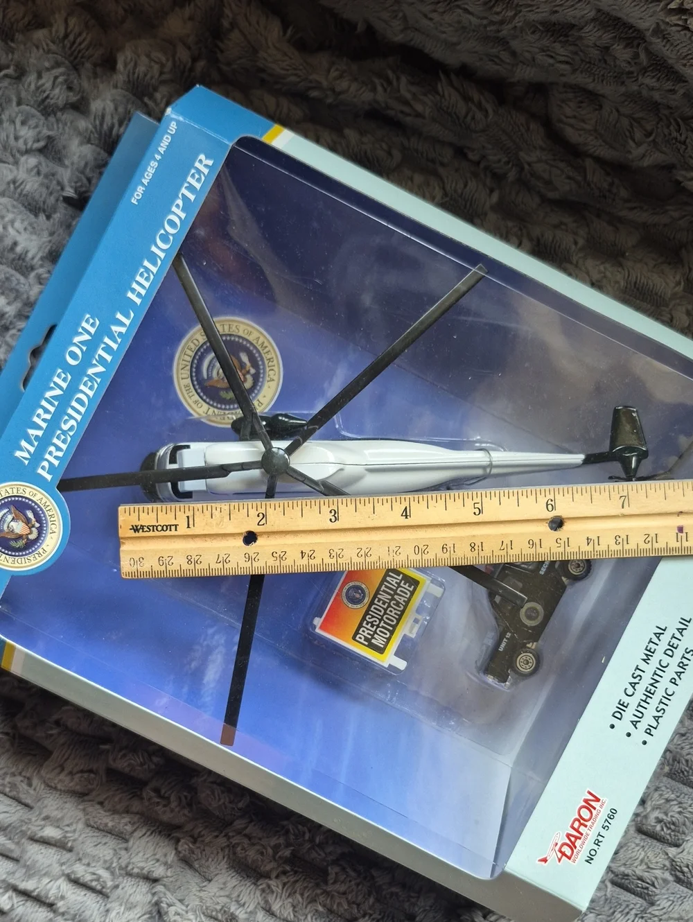 New Marine One Presidential Helicopter Playset with Black Secret Service Vehicle